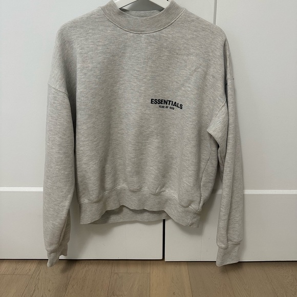 Essentials Off-White Crewneck Sweatshit - Picture 2 of 3